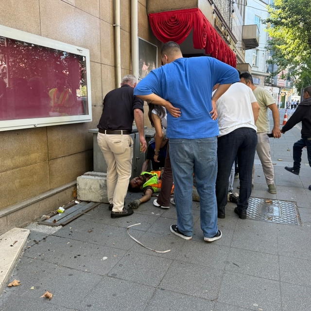 12 metre yükseklikteki çatıdan düşen işçi ağır yaralandı