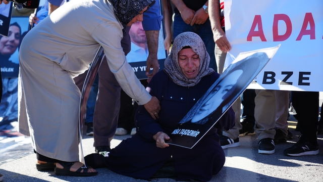 Dilovası yangını davasında kritik duruşma: Kamu görevlileri hakim karşısında
Dilovası yangınında yürek yakan söz: "Doğum günün kutlu olsun Tuğba"