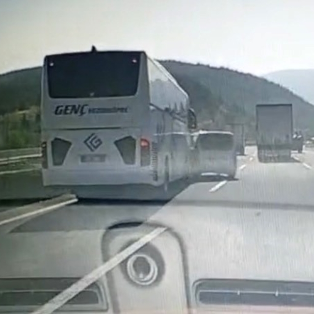 Yolcu otobüsünün önünde takla atan araçtan acı haber: Üniversite öğrencisi...
