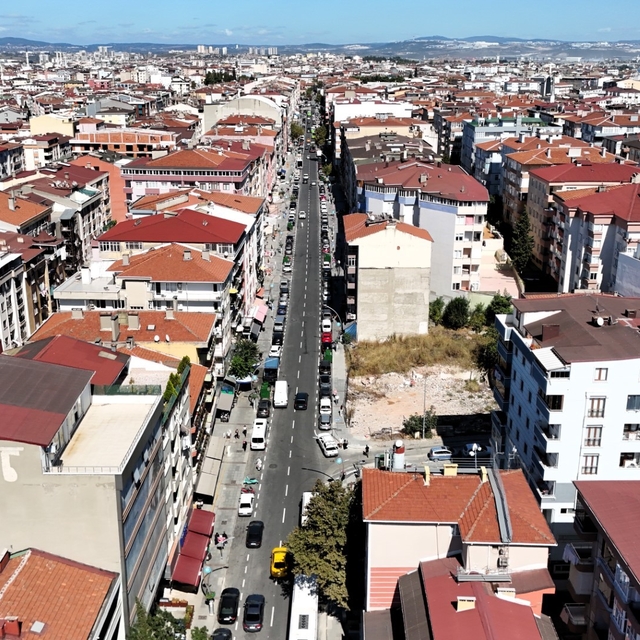 Şehit Numan Dede Caddesi yeni yüzüyle hizmette