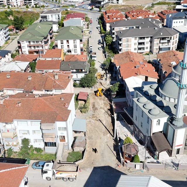 Erenler'in 15 sokağında asfalt çalışmalarına başlandı