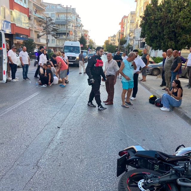 Mudanya'da motosiklet yayaya çarptı: 2 yaralı