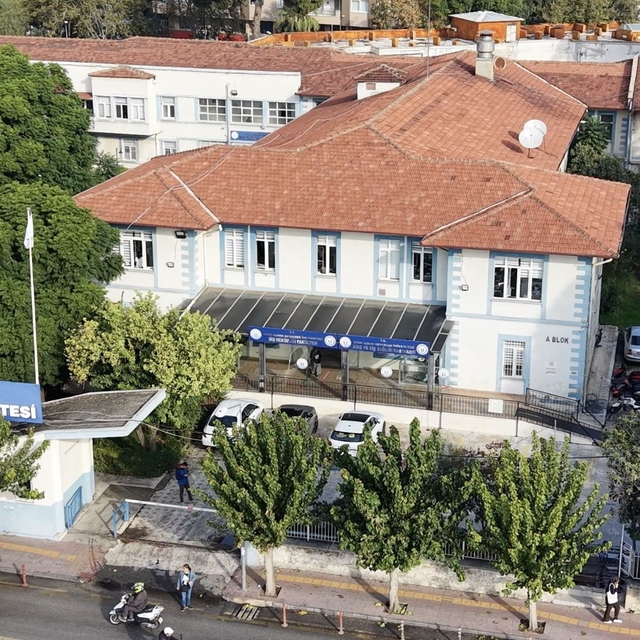 ADÜ Diş Hekimliği Fakültesi 2025 yılında 103 lisans, 16 uzmanlık öğrencisin...