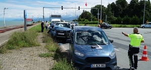 Yabancı plakalı cip, kırmızı ışıkta bekleyen 3 araca çarptı: 1 yaralı
