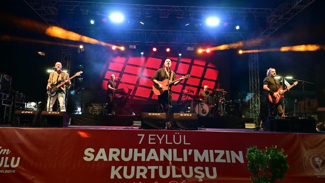 Saruhanlı'da kurtuluş coşkusu Yüksek Sadakat konseriyle taçlandı