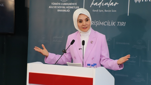 Bakan Göktaş, Hakkari'de kadınlarla buluştu