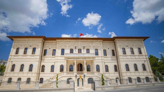 Sivas'ta müzelerin ziyaretçi sayısı yüzde 46 arttı
Türkiye İstatistik Kurumu 2025 yılına ilişkin müze ziyaretçi sayılarını açıkladı. Sivas'ta 2024 yılında müzeleri ziyaret eden kişi sayısı 439 bin 809 kişi iken 2025'te yaklaşık yüzde 46 oranında artarak 642 bin 197'ye yükseldi