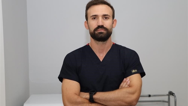 Tüfekçi: "Hareket varsa yaşam vardır"
Dünya Fizyoterapi Günü dolayısıyla açıklamalarda bulunan Fizyoterapist Emrah Tüfekçi, "Bazen küçük bir hareket, büyük bir bağımsızlığın başlangıcıdır. Hareket varsa yaşam vardır" dedi