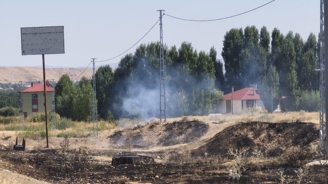 Van'da örtü üstü yangını