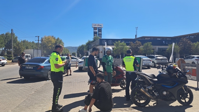 Menteşe'de motosiklet ve otomobil çarpıştı: 1 yaralı