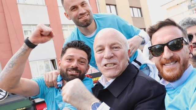 Başkan Sekmen'den Erzurumspor taraftarına çağrı: "Yenmek de var yenilmek de, takımın arkasında duralım"
Sekmen'den eleştirilere tepki: "Destek vermeden budamaya uğraşıyoruz. Bu takım bizim, hep beraber sahip çıkacağız"