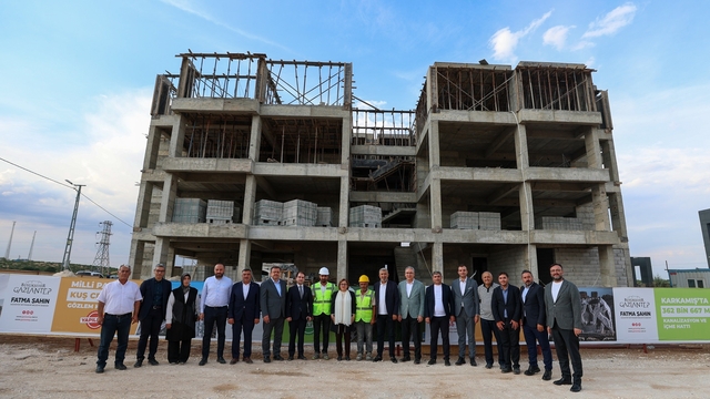 Şahin, Karkamış'ta yükselen Gazi Konut projesini inceledi