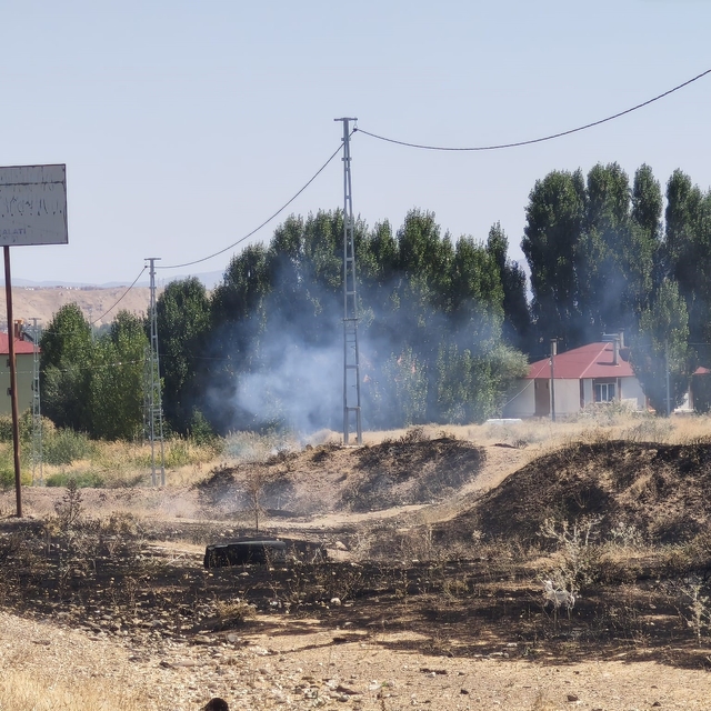 Van'da örtü üstü yangını
