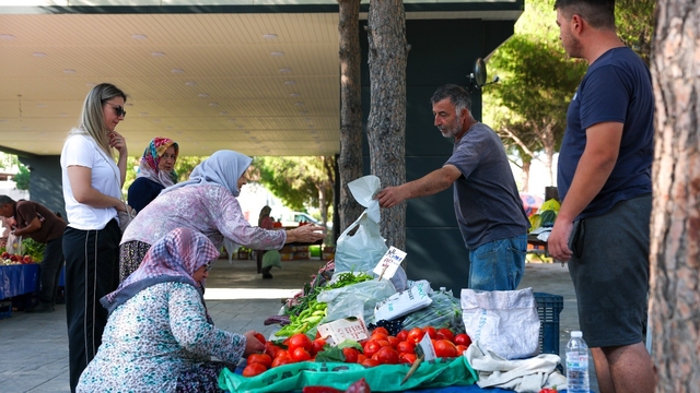 Hacıömerli'de salı pazarı bereketi
Hacıömerli'de pazar geleneği canlandı