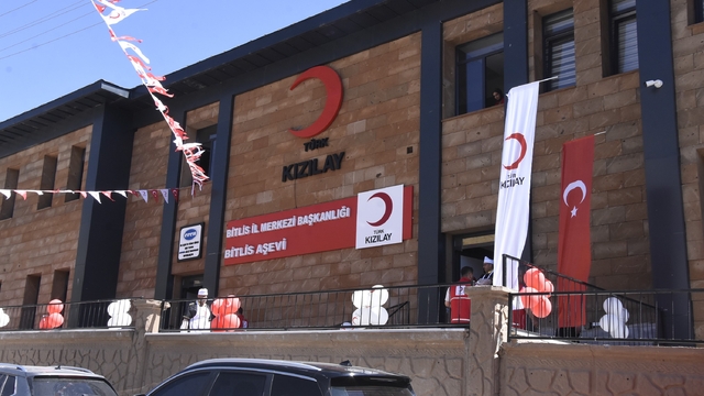 Bitlis'te Türk Kızılay Aşevi hizmete açıldı
Her gün 1100 kişiye sıcak yemek verilecek