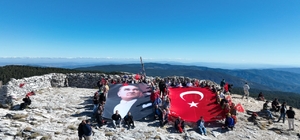 Kazdağları'nın zirvesinde bayrak yürüyüşü
