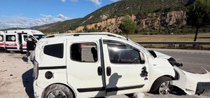 Tokat'ta hafif ticari araç takla attı: 2'si ağır 4 yaralı