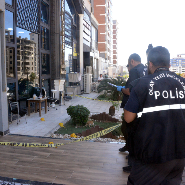İç çamaşırından çıkardığı tabancayla 2 kadını ayaklarından vurdu
