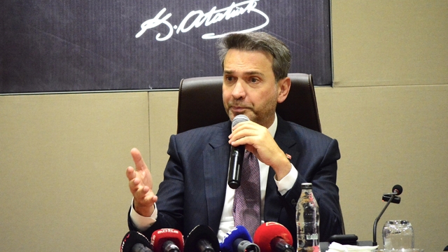Bakan Bayraktar: "Bizim hedefimiz enerjide bağımsızlık"
"Bugün dünyada çok büyük bir enerji krizi var"
"Ülkemizi yapay zekaya hazır hale getirmemiz lazım"
"Türkiye'nin önümüzdeki süreçte deniz suyu arıtmada en az 3 ila 5 teravatsaatlik bir elektriğe ihtiyacı olabilir"
"Yılda yüzde 19-20'lik sadece klimalardan kaynaklı bir elektrik talebi artışı var"