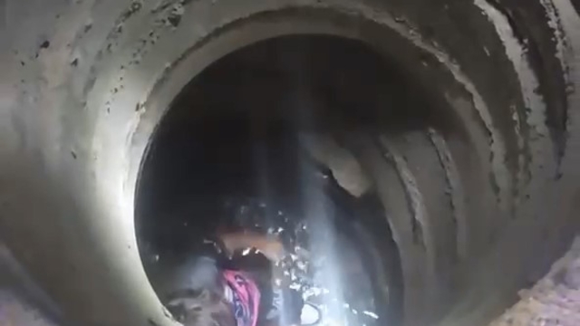 Kaldırımda yürürken su kuyusuna düşen çocuğu itfaiye ekipleri kurtardı
