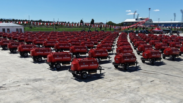 Büyükşehir'den Erzurum'a dev bir yatırım daha
EBB olası yangınlara müdahale için 150 tanker dağıttı