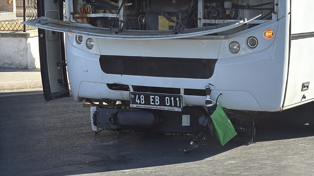 Muğla'da elektrikli bisiklet otobüsün altında kaldı: 1 yaralı