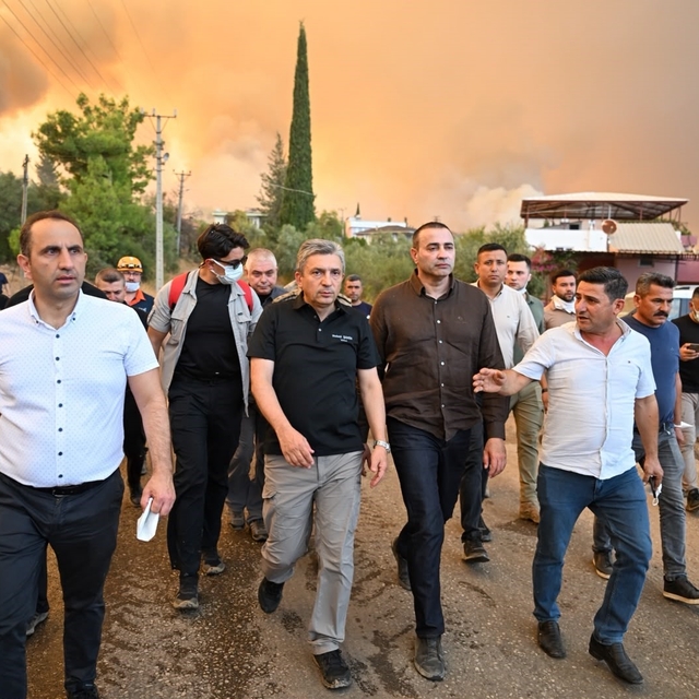 Antalya Valisi Şahin: "Aksu yangını devam ediyor, Kumluca yangınının enerji...