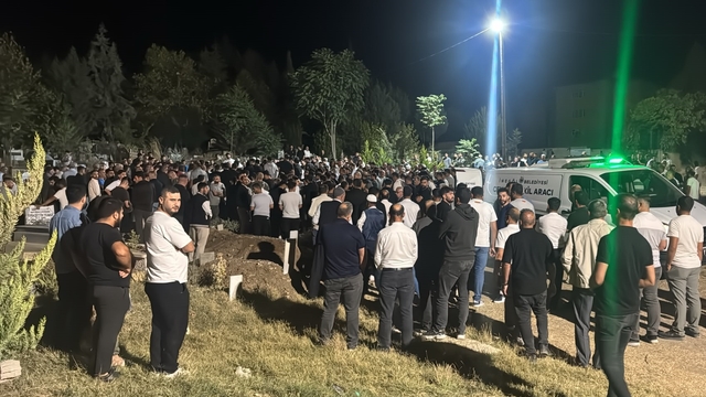 Hafif ticari aracın çarptığı bisikletli Ayşegül hayatını kaybetti (2)