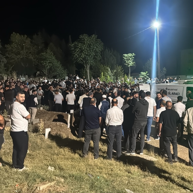 Hafif ticari aracın çarptığı bisikletli Ayşegül hayatını kaybetti (2)