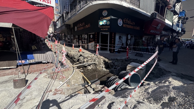 15 gün önce açılan çukur esnafı çileden çıkarttı