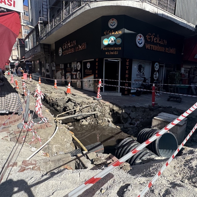 15 gün önce açılan çukur esnafı çileden çıkarttı