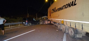 Bursa'da tır ile otomobil çarpıştı: 1 ölü, 7 yaralı