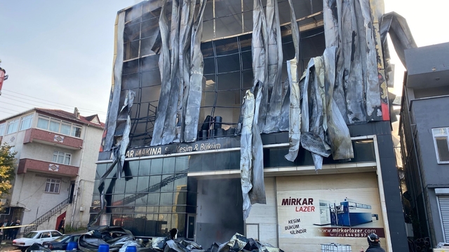 Dilovası'ndaki fabrika yangını davasında kamu görevlileri savunma yaptı
7 kişinin öldüğü yangın davasında duruşmaya yarın devam edilecek
Ana dosyayla birleştirilen 7 kamu görevlisinin savunmaları alındı