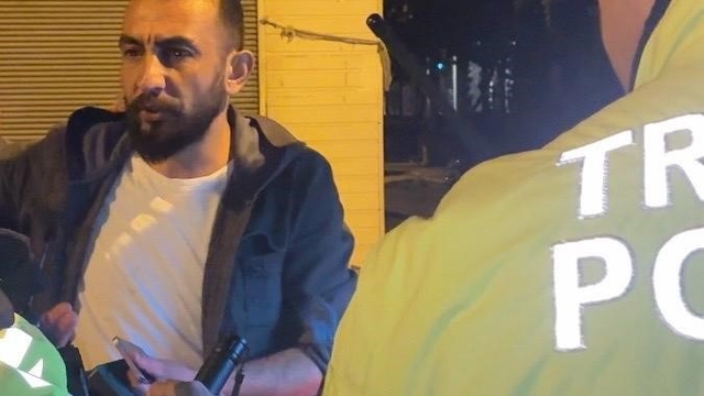 Alkollü yakalanan sürücü, ekiplere 'abartmayın' diyerek çıkıştı
Kayseri'de 1.17 promil alkollü yakalanan sürücüye 25 bin TL idari para cezası yazıldı