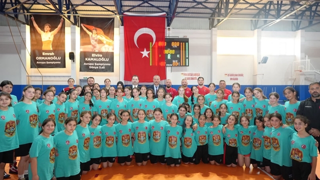Üzümlü'de milli güreşçiler için gelişim kampı