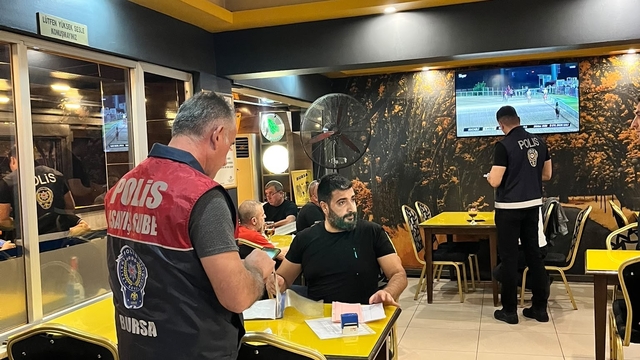 İnegöl'de polis kuş uçurtmadı, bin 412 kişi sorgulandı