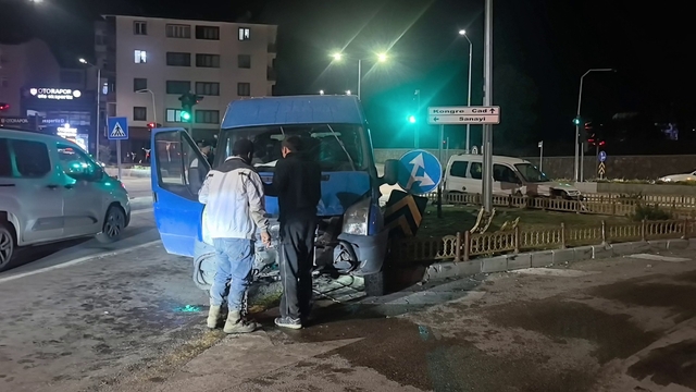 Erzurum'da kavşakta  trafik kazası: 3 yaralı