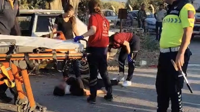 Bayındır'da otomobil ile motosiklet çarpıştı: 2 yaralı