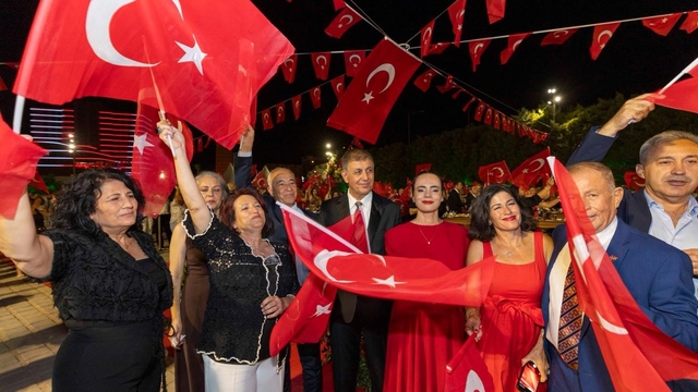 Kurtuluşun 104'üncü yıl coşkusu 9 Eylül Resepsiyonu ile başladı
Başkan Tugay: "104 yıllık mirasa çalışarak sahip çıkacağız"
