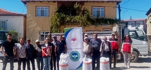 Hisarcık Karbasan köyünde organik adaçayı üreticilerine gübre desteği