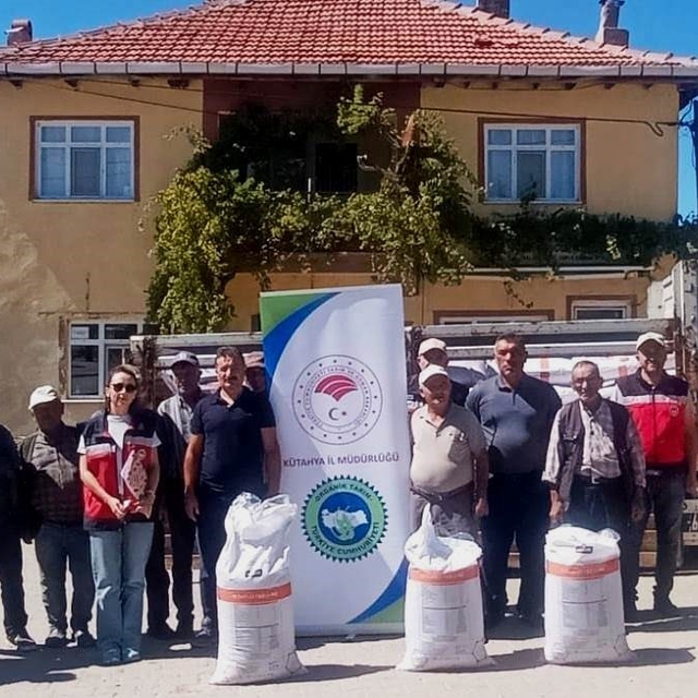 Hisarcık Karbasan köyünde organik adaçayı üreticilerine gübre desteği