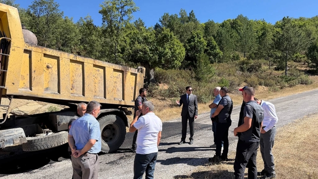 Şaphane'de Değirmendere köyü yolunda bakım ve onarım çalışması