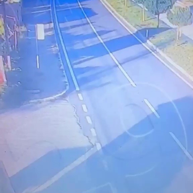 Düzce'de 4 kişinin öldüğü kazanın güvenlik kamerası görüntüleri ortaya çıkt...