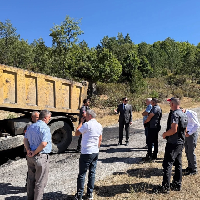 Şaphane'de Değirmendere köyü yolunda bakım ve onarım çalışması