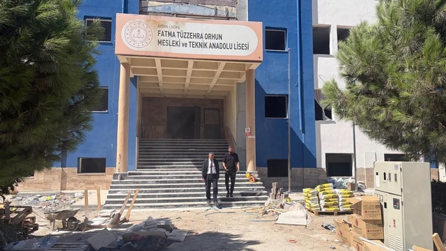 Söke'de okul güçlendirme çalışmaları hız kesmeden sürüyor