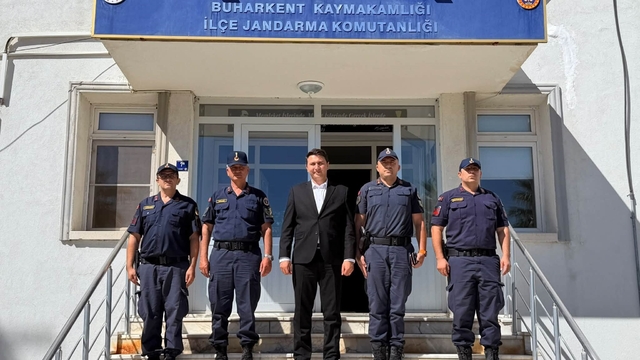 Buharkent Kaymakamı Haydaroğlu, İlçe Jandarma Komutanlığından brifing aldı