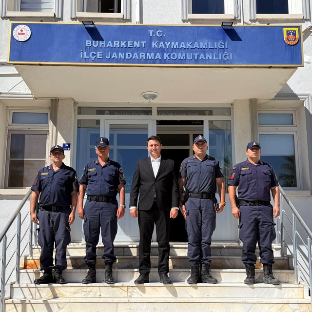 Buharkent Kaymakamı Haydaroğlu, İlçe Jandarma Komutanlığından brifing aldı