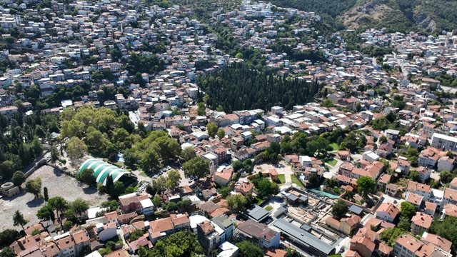Bursa'da öyle bir mahalle var ki suçlular sokağından geçemiyor
Bursa'nın o mahallesi kameralarla donatıldı
Çocuk ve kadınların rahat hareket ettiği mahallede, vukuatlar bitme noktasına geldi
Pınarbaşı Mahalle Muhtarı Mehmet Dursun:
"Artık sıkıntı oluşturabilecek kişi bile sokaklarımızdan geçmiyor"