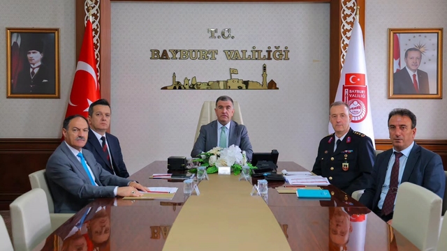 Vali Eldivan VKS üzerinden 'Yurt Güvenliği' toplantısına katıldı