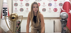 Turgutluspor'dan tarihi ilk: Takım 22 yaşındaki Zeynep Mestan'a emanet